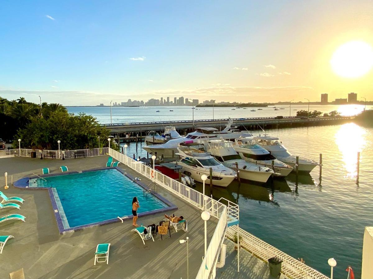 Modern Waterfront Apartment With Miami Skyline View, Free Parking 5 Mins Drive To Miami Beach Dış mekan fotoğraf