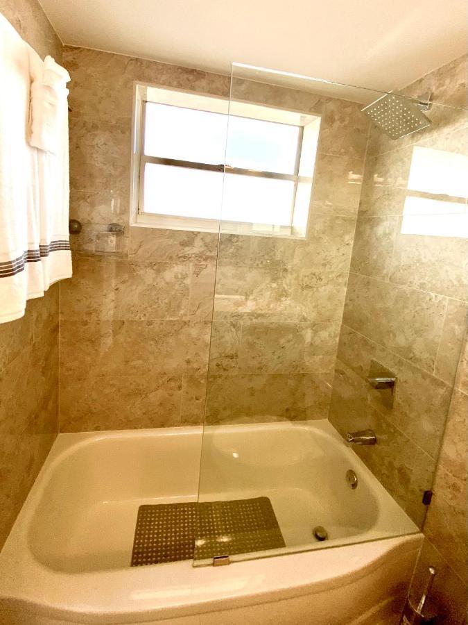 Modern Waterfront Apartment With Miami Skyline View, Free Parking 5 Mins Drive To Miami Beach Dış mekan fotoğraf