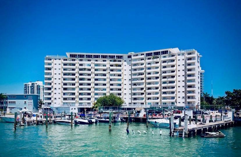 Modern Waterfront Apartment With Miami Skyline View, Free Parking 5 Mins Drive To Miami Beach Dış mekan fotoğraf